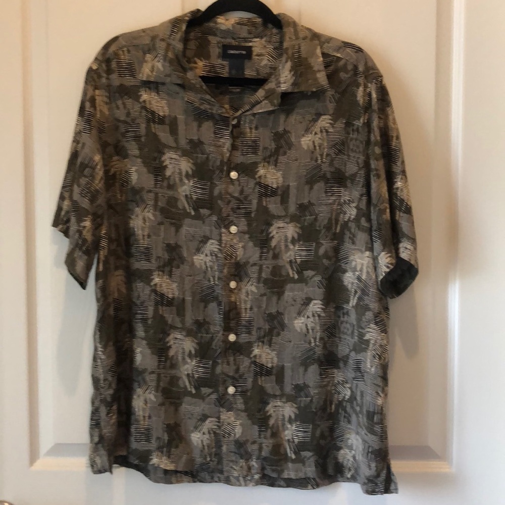 Claiborne Men’s Button down shirt